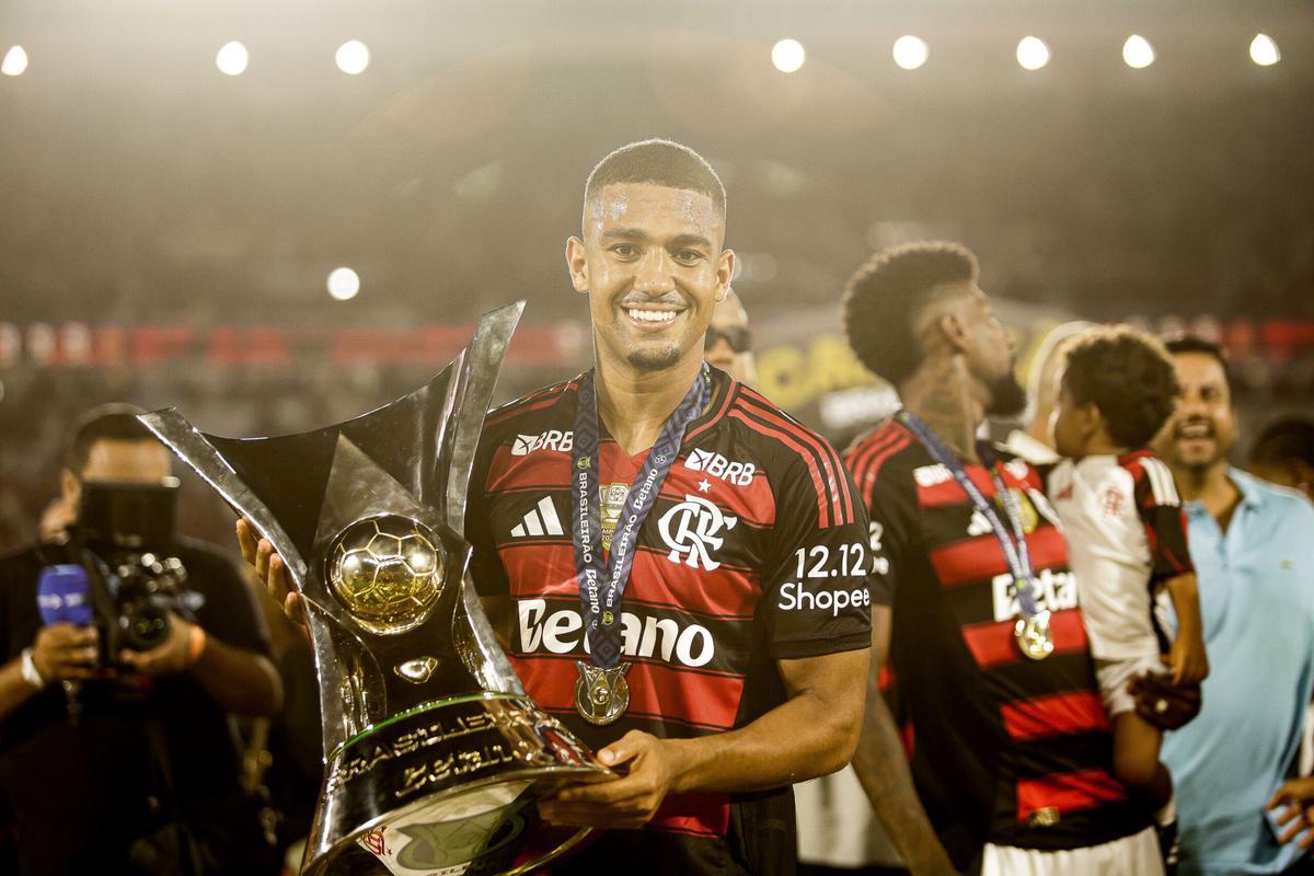 Samuel Lino supera pressão inicial e projeta permanência no Flamengo até 2030