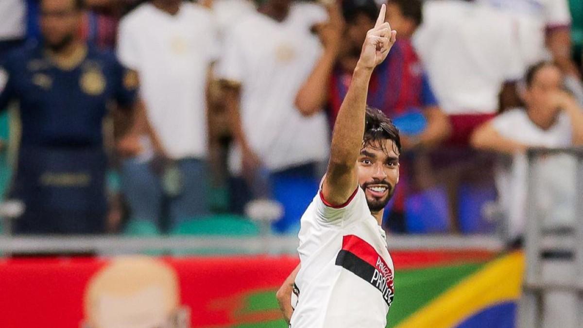 Lucas Paquetá supera Samuel Lino e assume vice-artilharia do Flamengo na temporada
