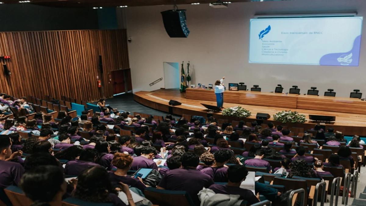 Câmara Legislativa promove aulão gratuito de redação voltado para o Enem