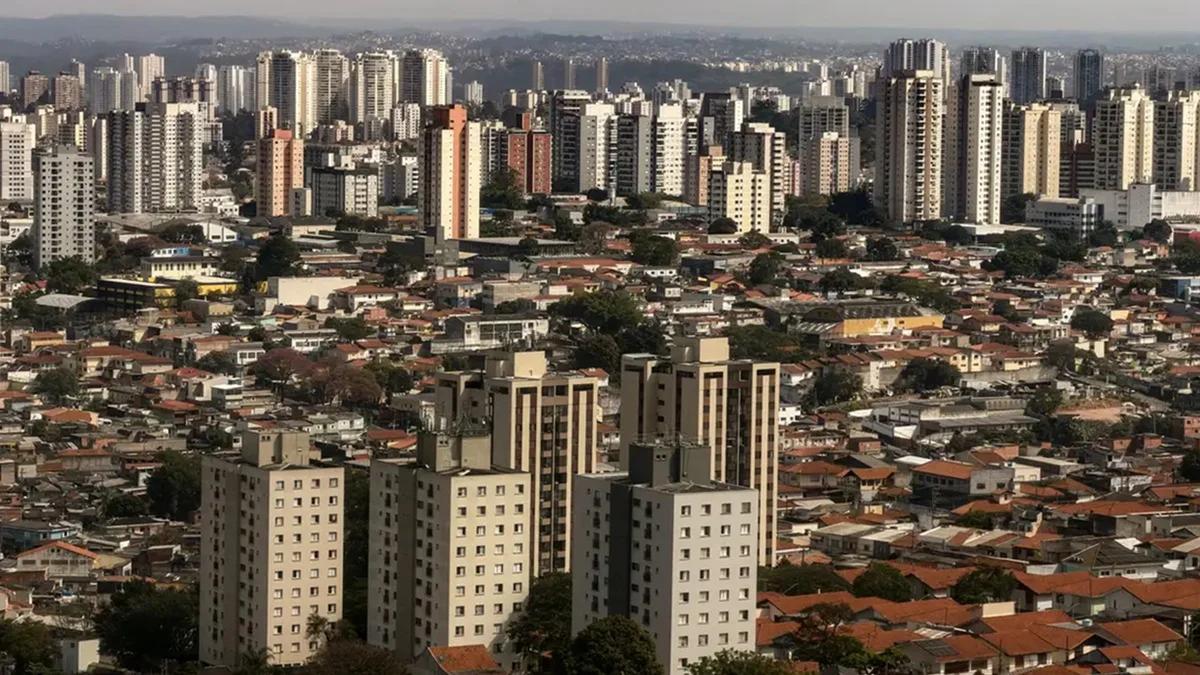 Bancos aumentam taxas de juros para financiamento imobiliário no Brasil